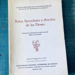 RITOS, SACERDOTES Y ATAVÍOS DE LOS DIOSES